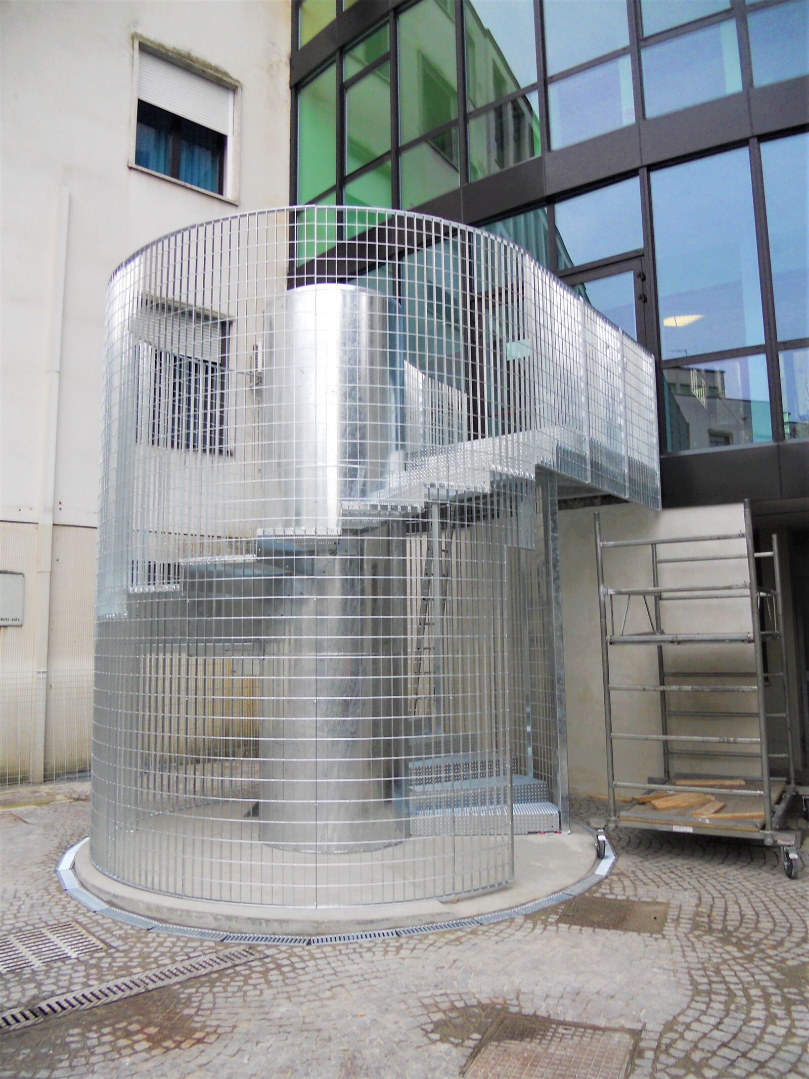 Scala di sicurezza a chiocciola Effevi per Ospedale San Giacomo Apostolo (125_08.JPG)