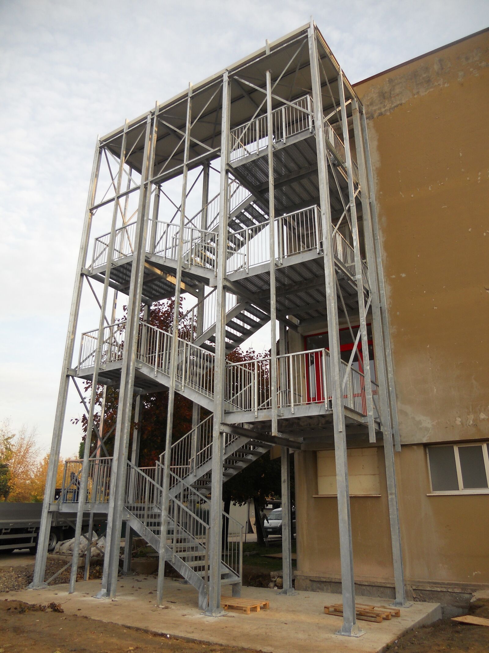 Scale di sicurezza rivestita Effevi per Casa di Riposo Domenico Cardo (133_09.jpg)