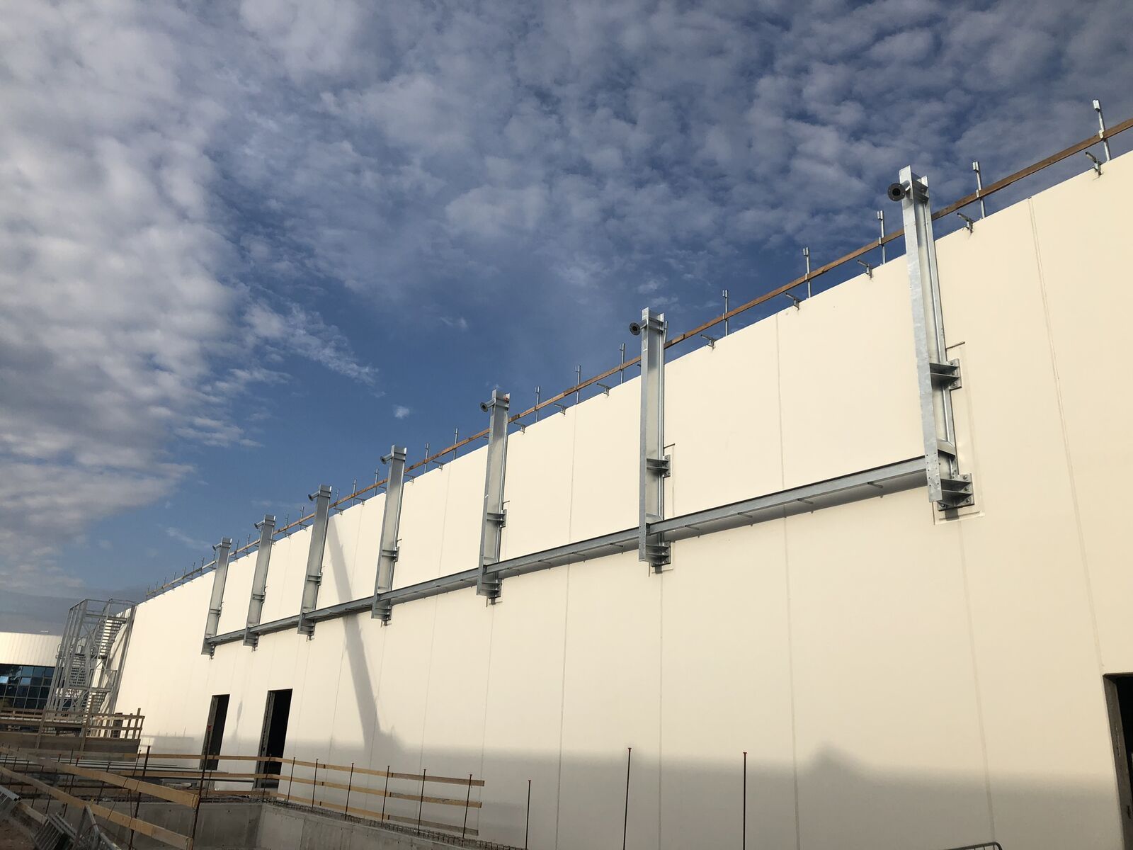 Tettoia in acciaio Effevi per Globo (102__1.JPG)