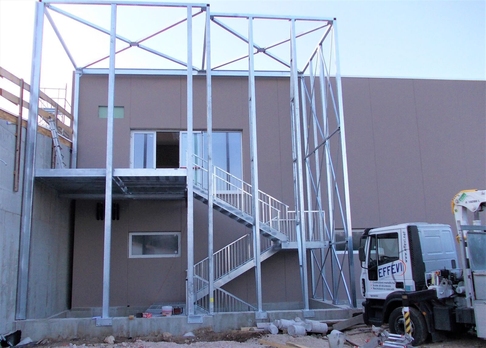 Scale di sicurezza rivestita Effevi per Piscina Comunale di Arzignano (134__11.jpg)