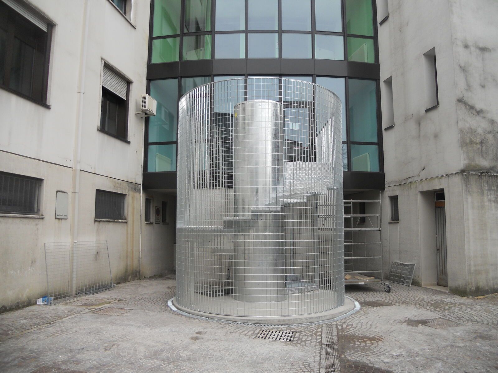 Scala di sicurezza a chiocciola Effevi per Ospedale San Giacomo Apostolo (125_09.JPG)