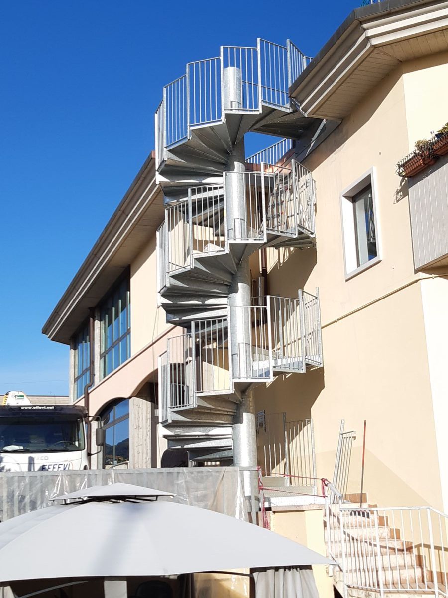 Scala di sicurezza a chiocciola Effevi per Quintarelli (123_03.jpg)