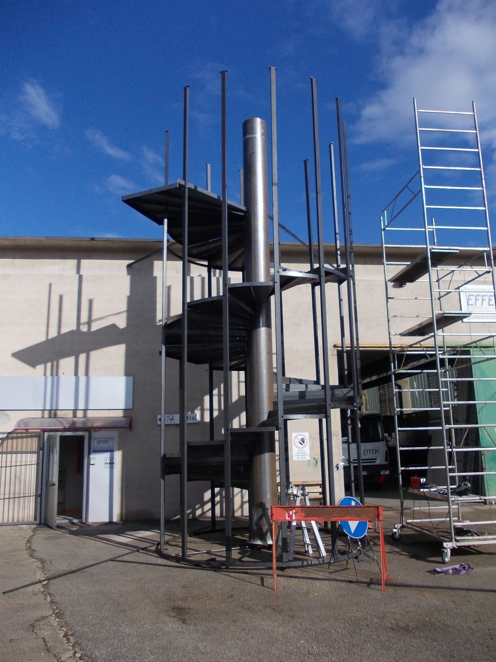 Scala di sicurezza a chiocciola Effevi per Camping Piani di Clodia (126__2.JPG)