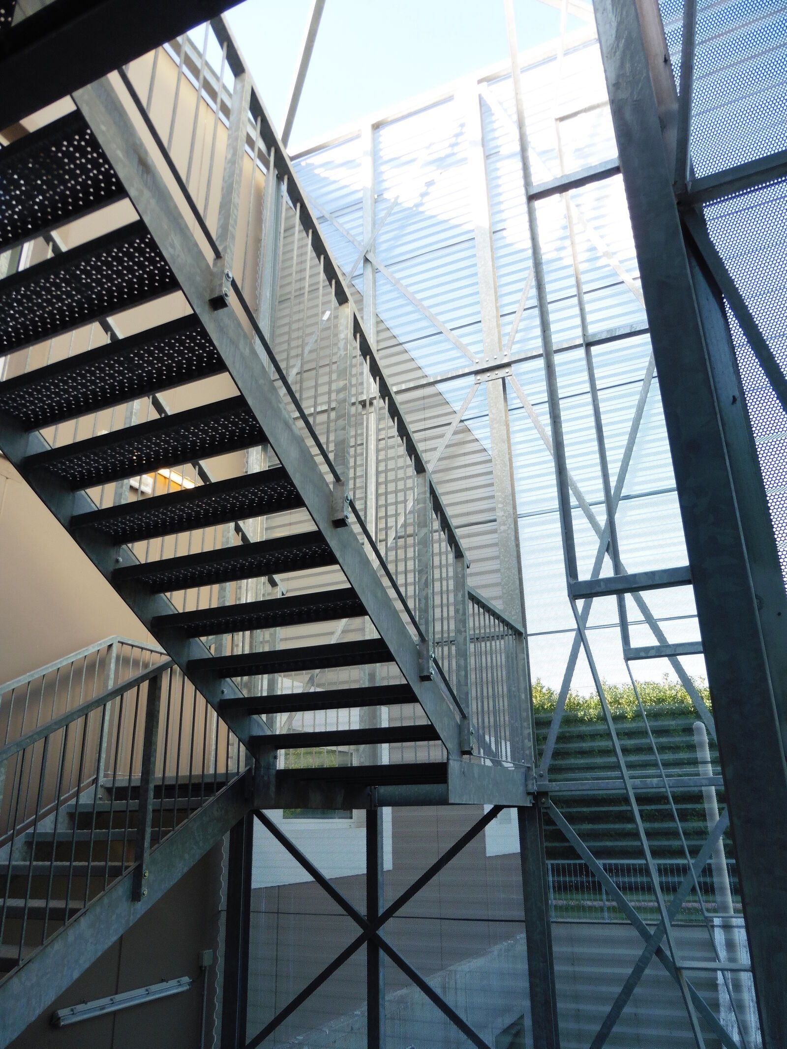 Scale di sicurezza rivestita Effevi per Piscina Comunale di Arzignano (134_09.JPG)