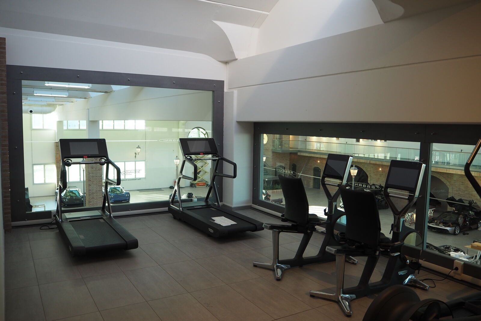 Rivestimento facciata Effevi per Pagani Automobili (227__34.JPG)