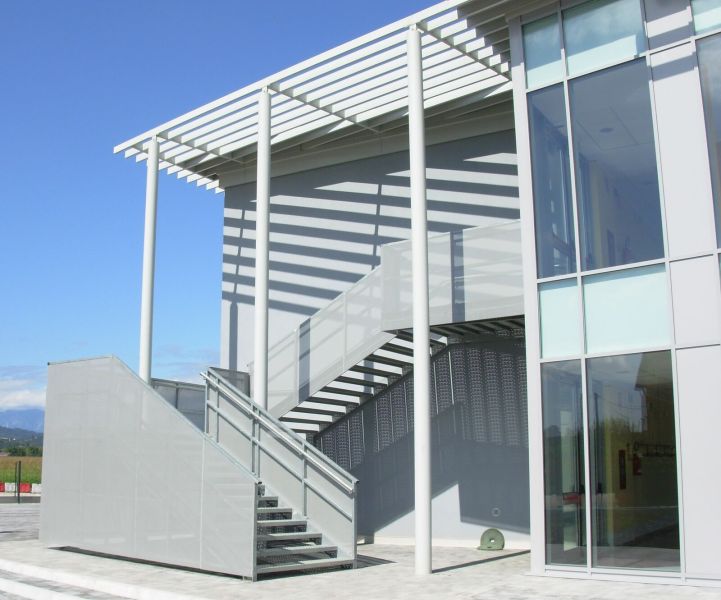 Scale di sicurezza rivestita Effevi per Scuola Media Giuseppe Ungaretti