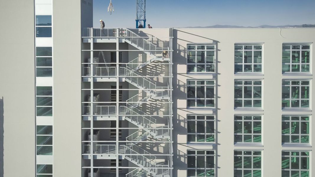 Scale di sicurezza rivestita Effevi per Serenissima Ristorazione