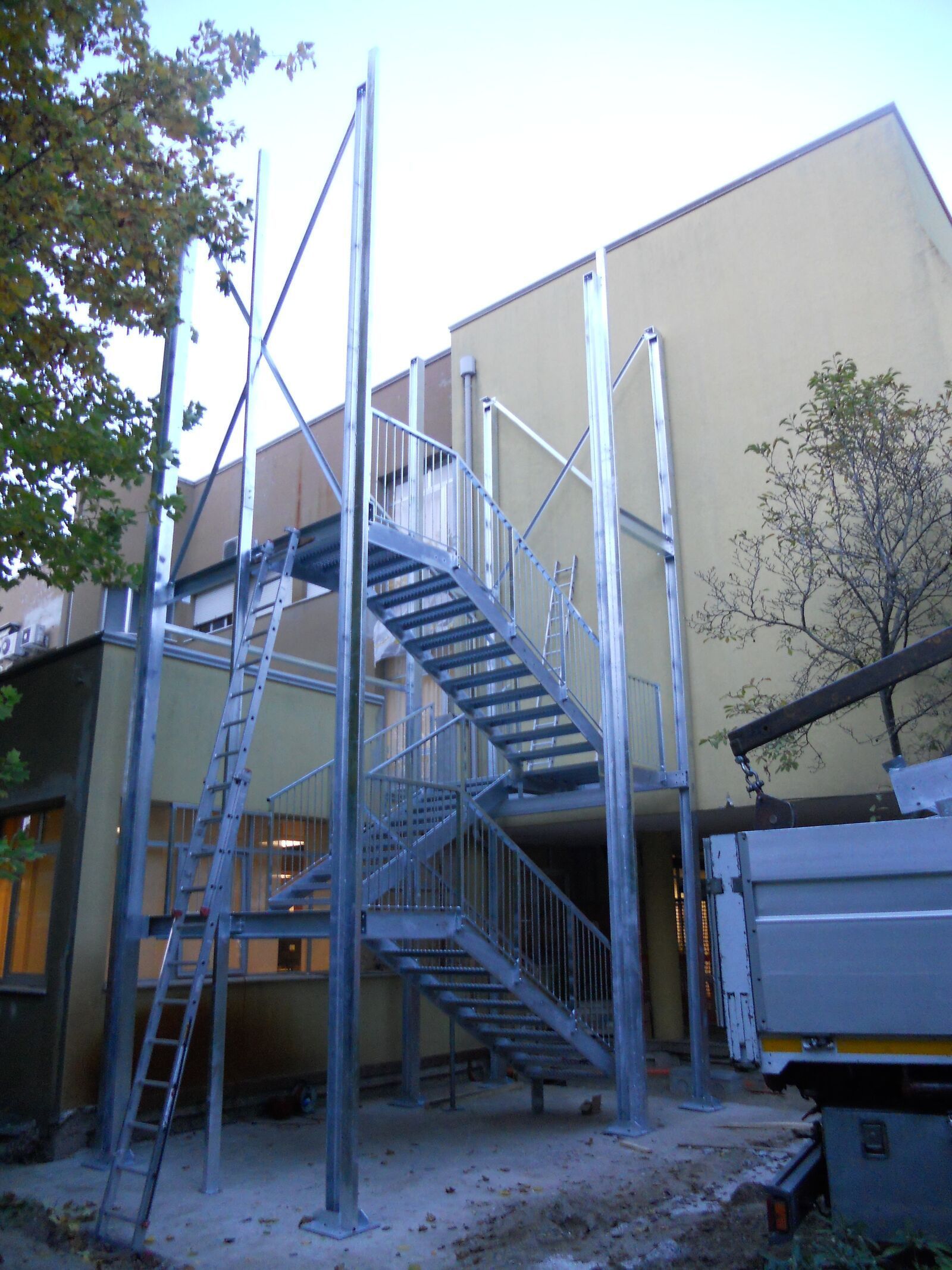 Scale di sicurezza rivestita Effevi per Casa di Riposo Domenico Cardo (133_01.JPG)