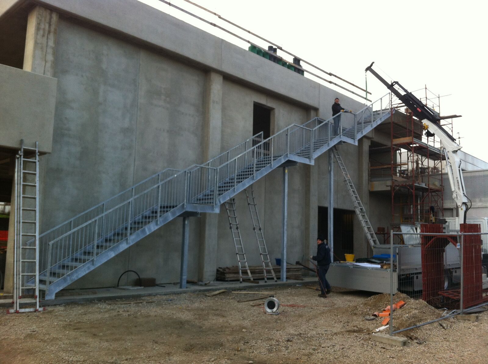 Struttura a disegno, su misura Effevi per Autovega Concessionaria Skoda (175_01.jpg)