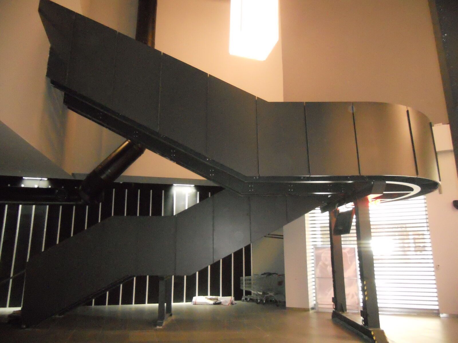 Scala di servizio architettonica Effevi per UCI Cinemas Tiare Shopping (117_04.JPG)