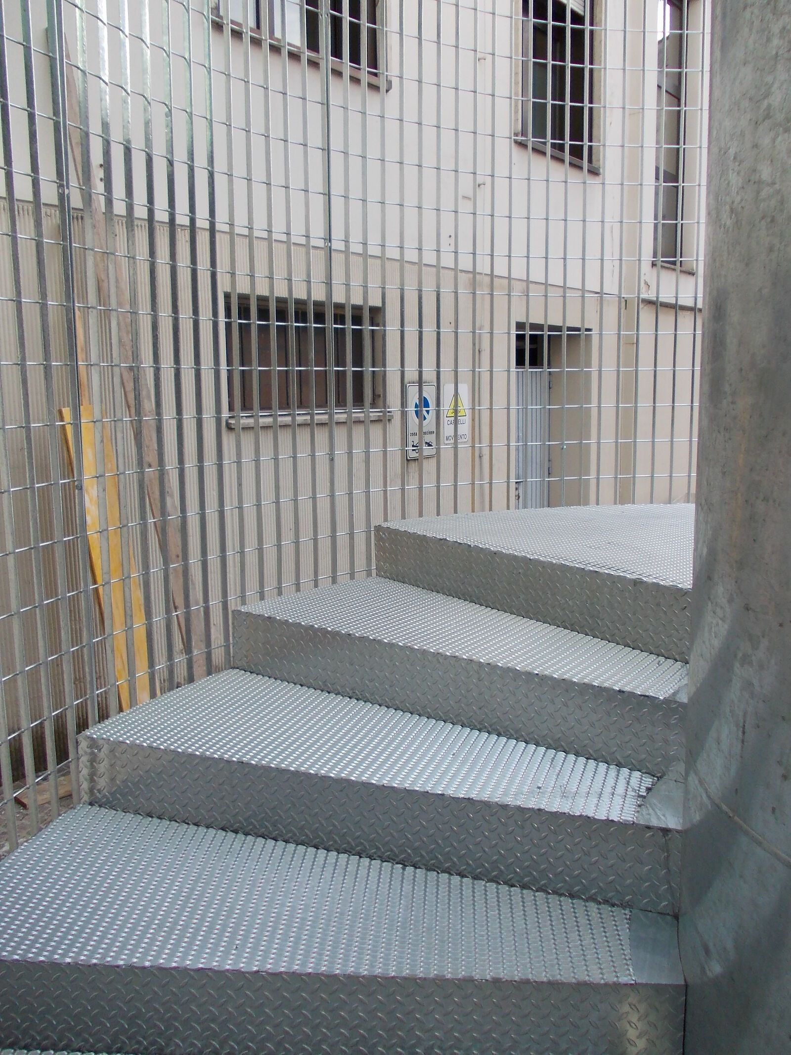 Scala di sicurezza a chiocciola Effevi per Ospedale San Giacomo Apostolo (125_04.jpg)