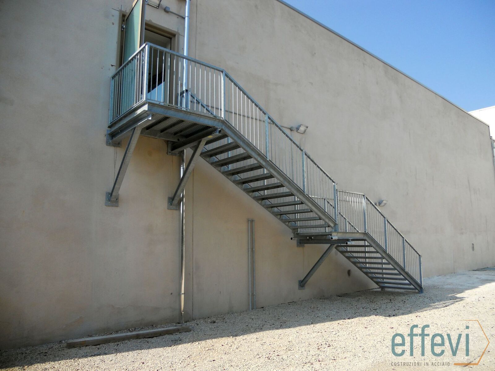 Scala di sicurezza Effevi per Cosmetici Vagheggi (150__3.jpg)