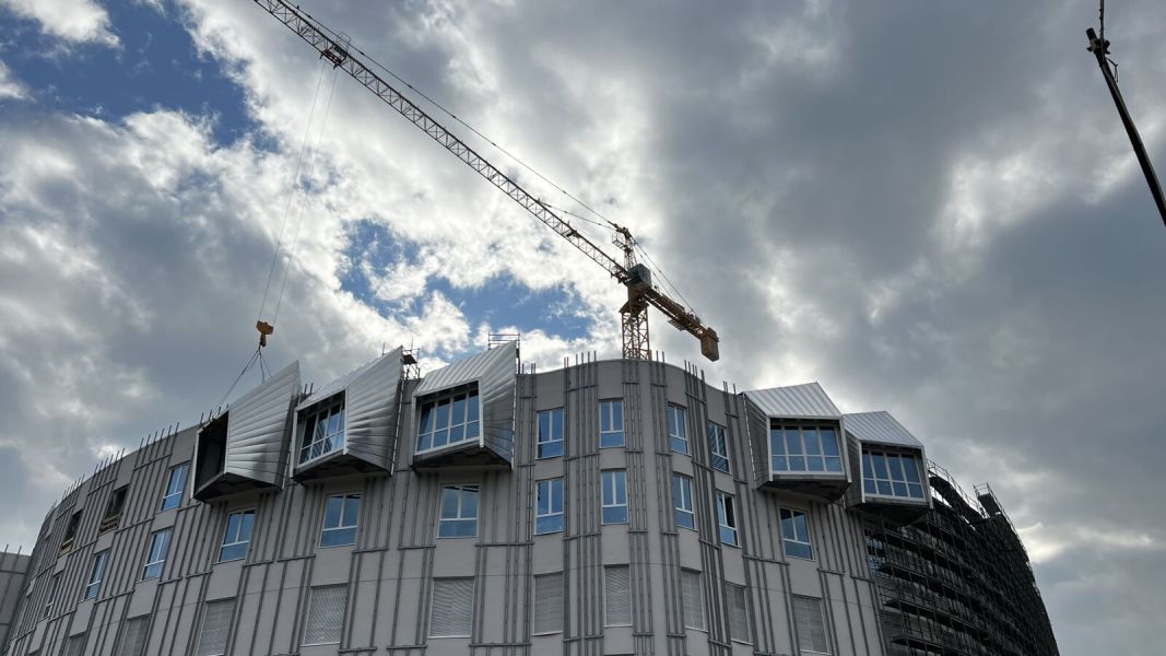 Struttura a disegno, su misura Effevi per Ospedale di Montecchio Maggiore: Bow Windows