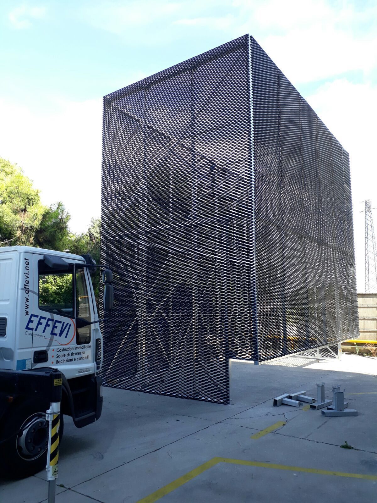 Totem pubblicitario Effevi per Conceria Montebello (88__7.JPG)