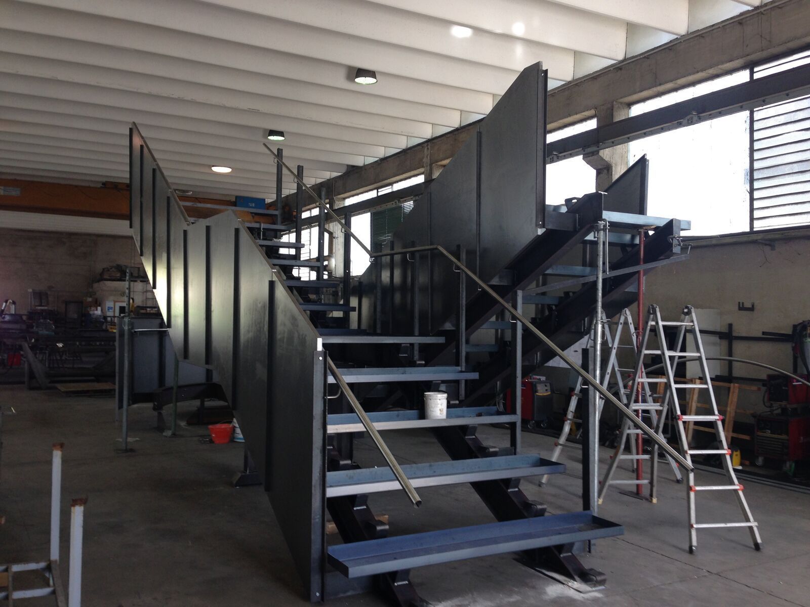 Scala di servizio architettonica Effevi per UCI Cinemas Tiare Shopping (117_03.jpg)