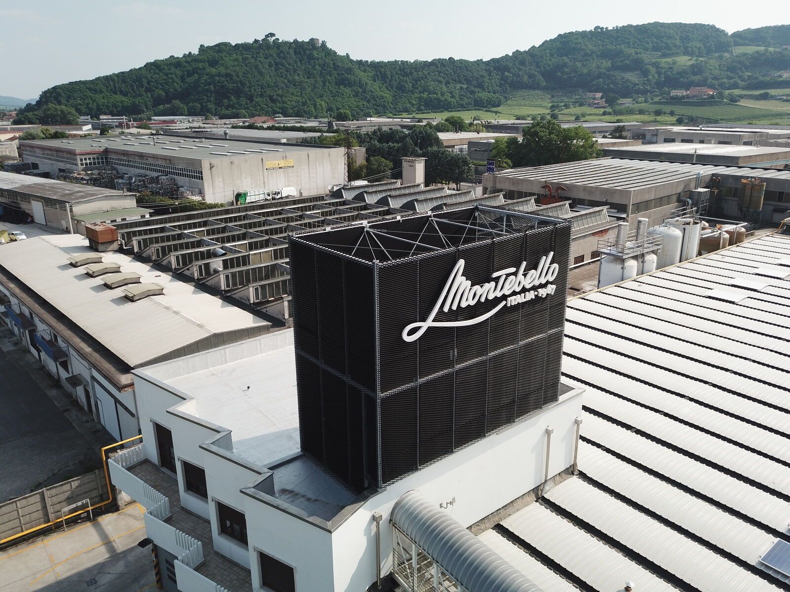 Totem pubblicitario Effevi per Conceria Montebello (88__20.JPG)