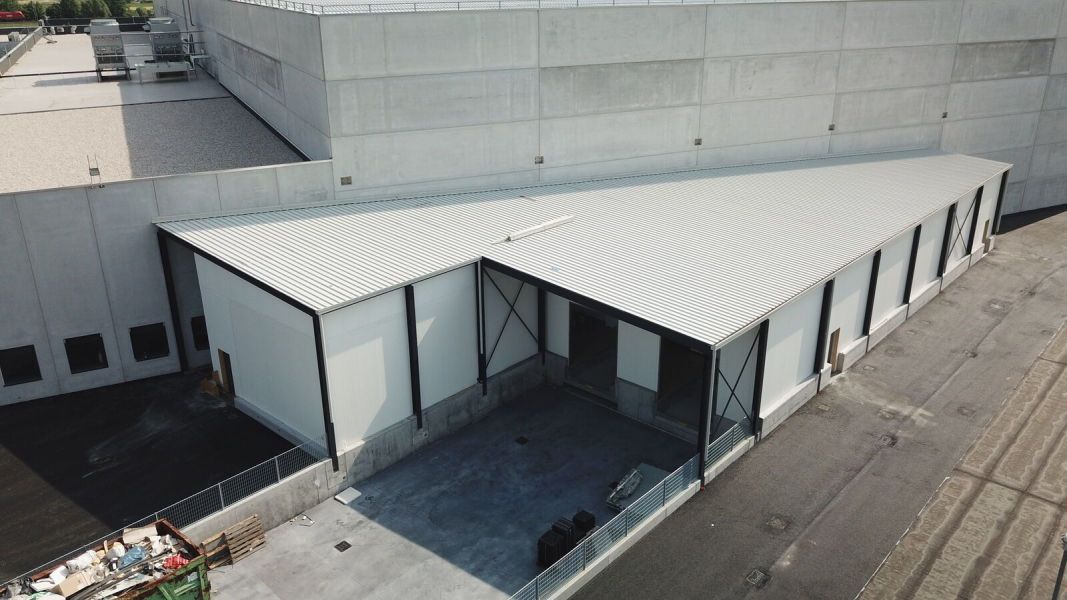 Edificio in acciaio Effevi per Pregis