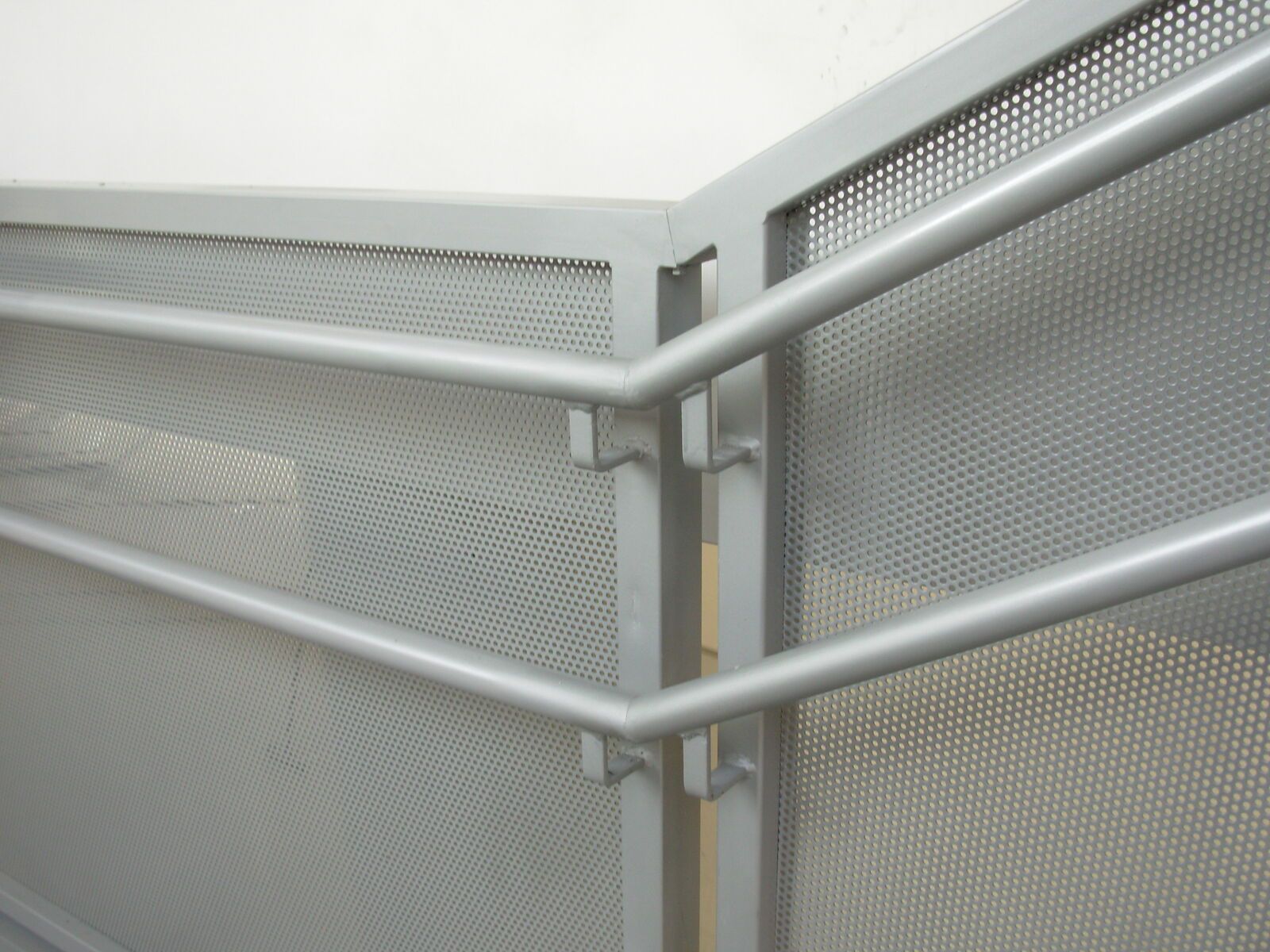 Scala di servizio architettonica Effevi per Scuola Media Giuseppe Ungaretti (116_06.jpg)