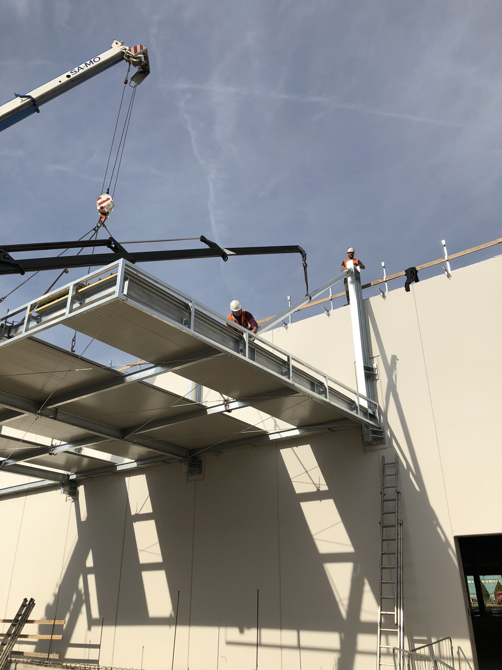 Tettoia in acciaio Effevi per Globo (102__6.JPG)