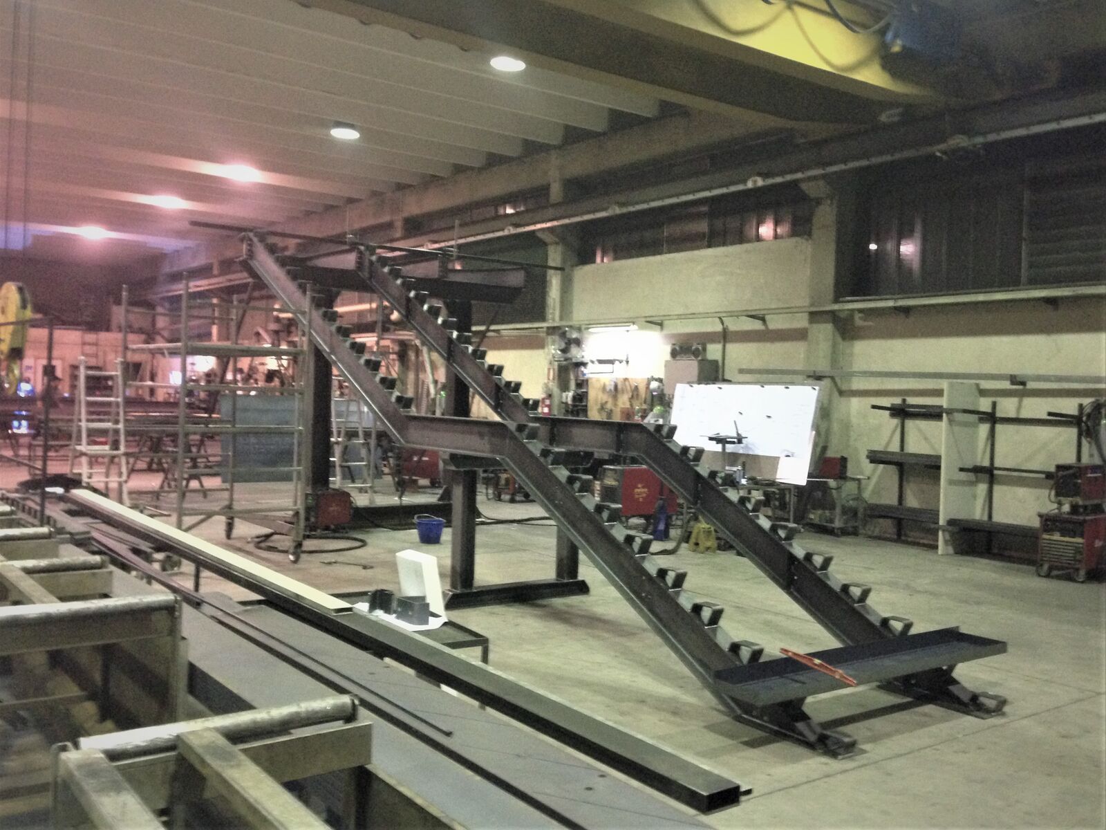 Scala di servizio architettonica Effevi per UCI Cinemas Tiare Shopping (117_01a.jpg)