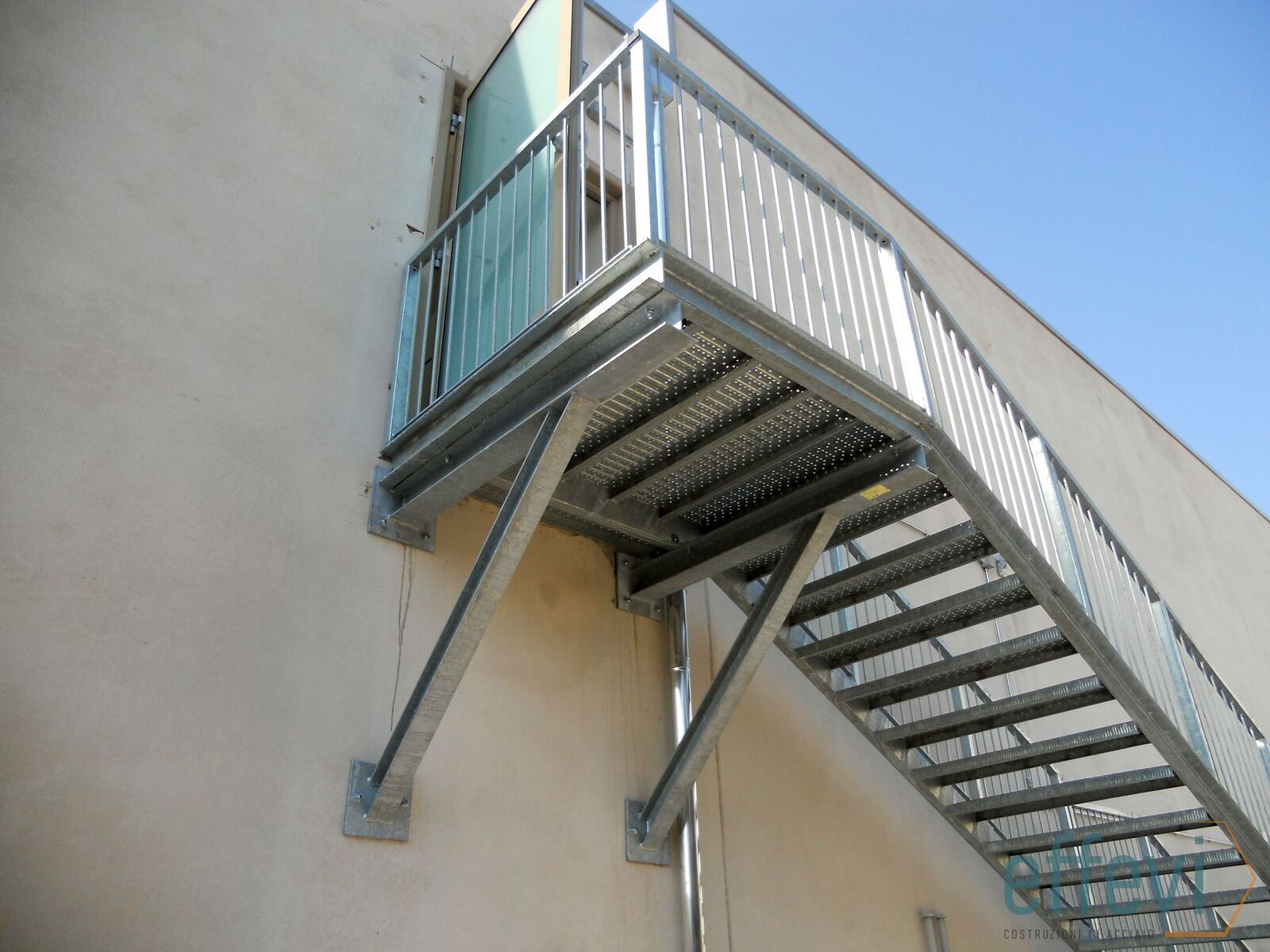 Scala di sicurezza Effevi per Cosmetici Vagheggi (150__4.jpg)