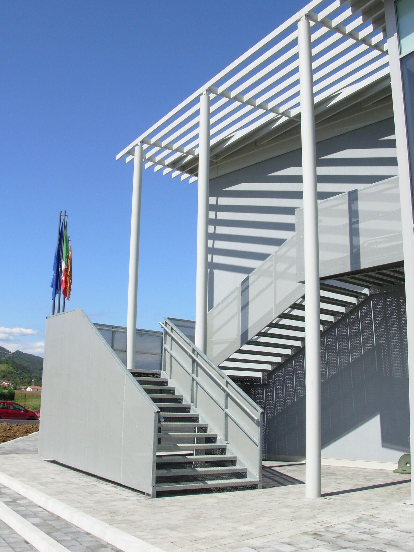 Scale di sicurezza rivestita Effevi per Scuola Media Giuseppe Ungaretti (136_01.jpg)