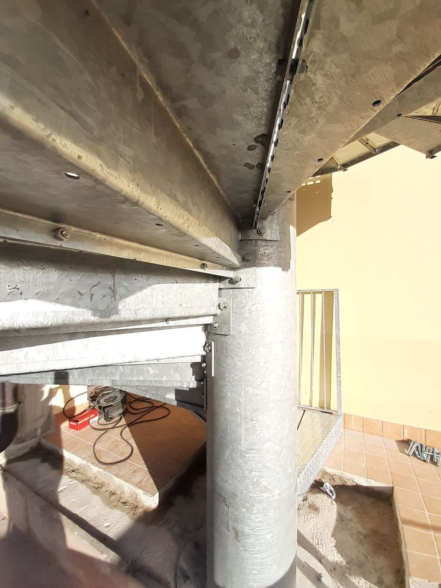 Scala di sicurezza a chiocciola Effevi per Quintarelli (123_06.jpg)