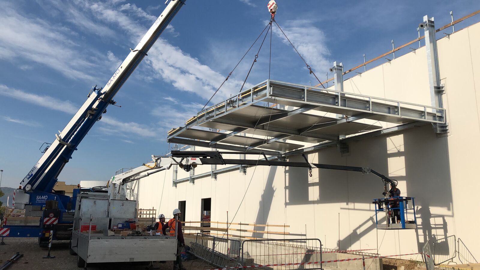 Tettoia in acciaio Effevi per Globo (102__4.JPG)