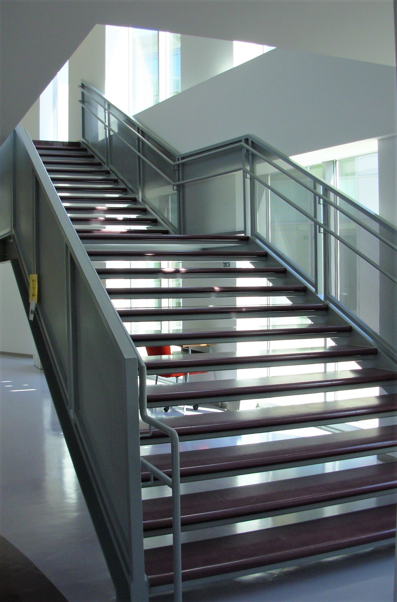 Scala di servizio architettonica Effevi per Scuola Media Giuseppe Ungaretti (116_03.jpg)