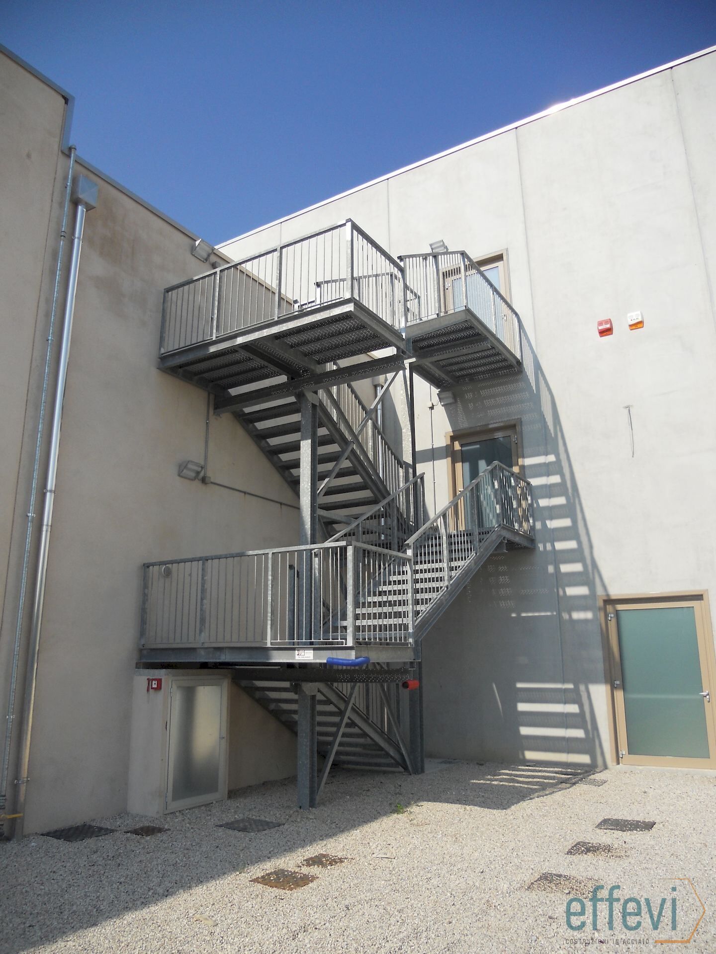 Scala di sicurezza Effevi per Cosmetici Vagheggi (150__1.jpg)