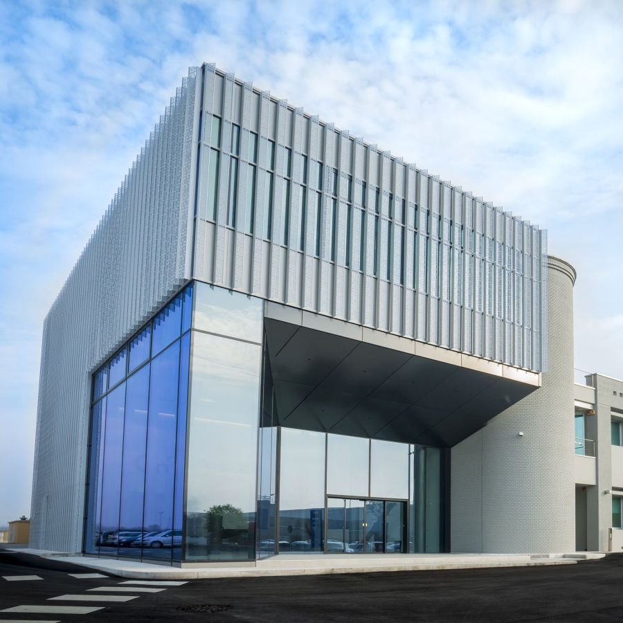 Eleganza in acciaio: il nuovo edificio uffici della GEA Imaforni