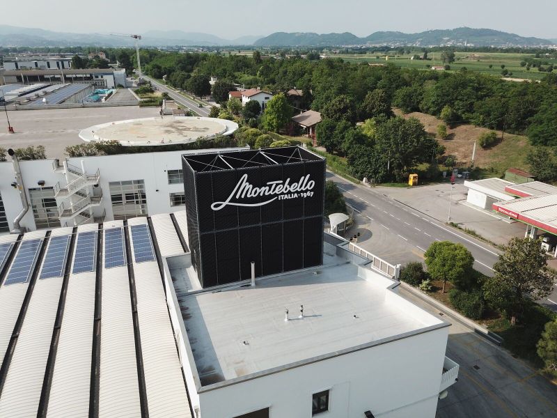 Totem pubblicitario Effevi per Conceria Montebello