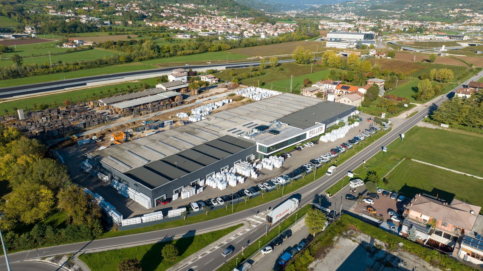 Edificio in acciaio Effevi per Elledi (222_35.JPG)