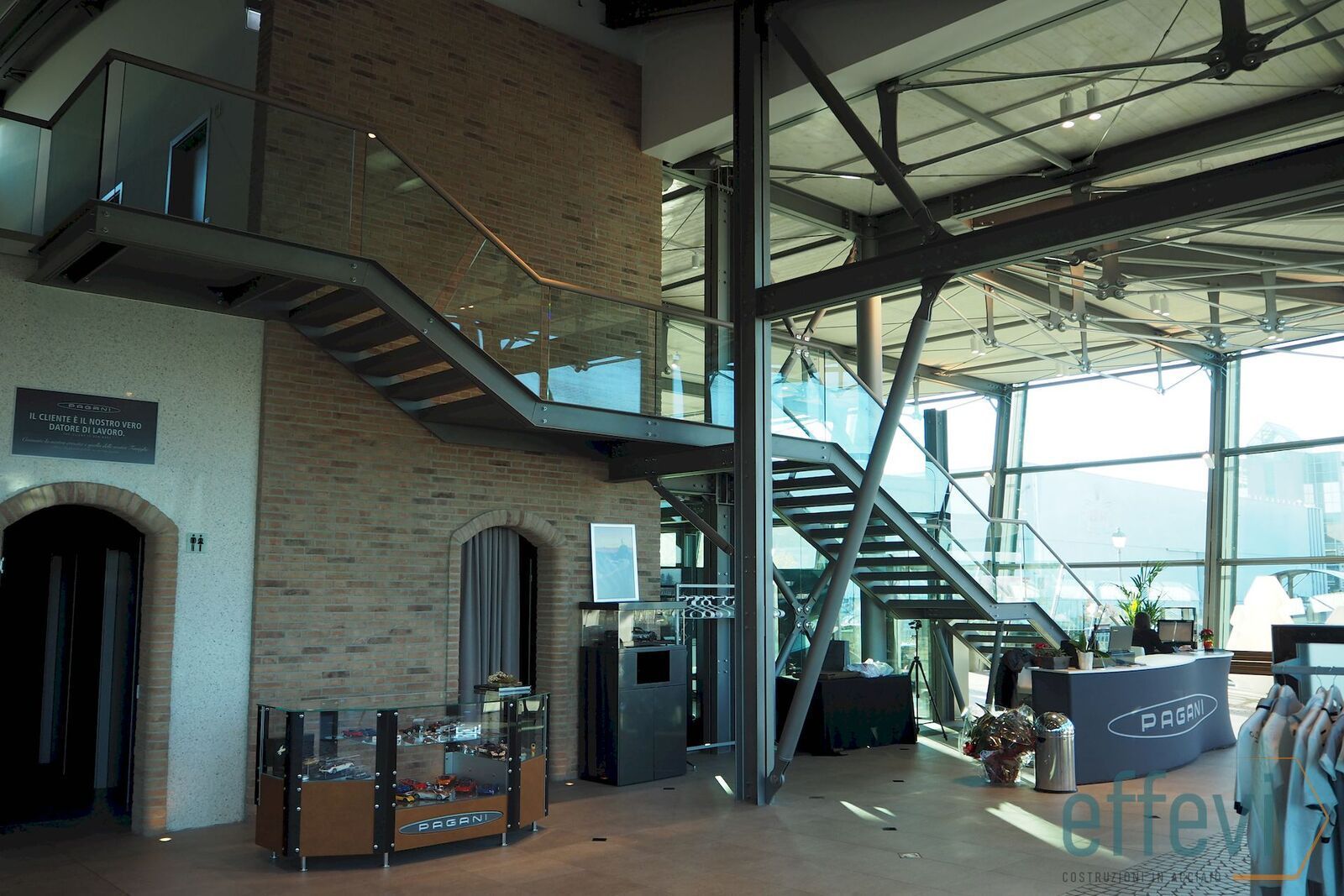Scala di servizio architettonica Effevi per Pagani Automobili (110_08.jpg)