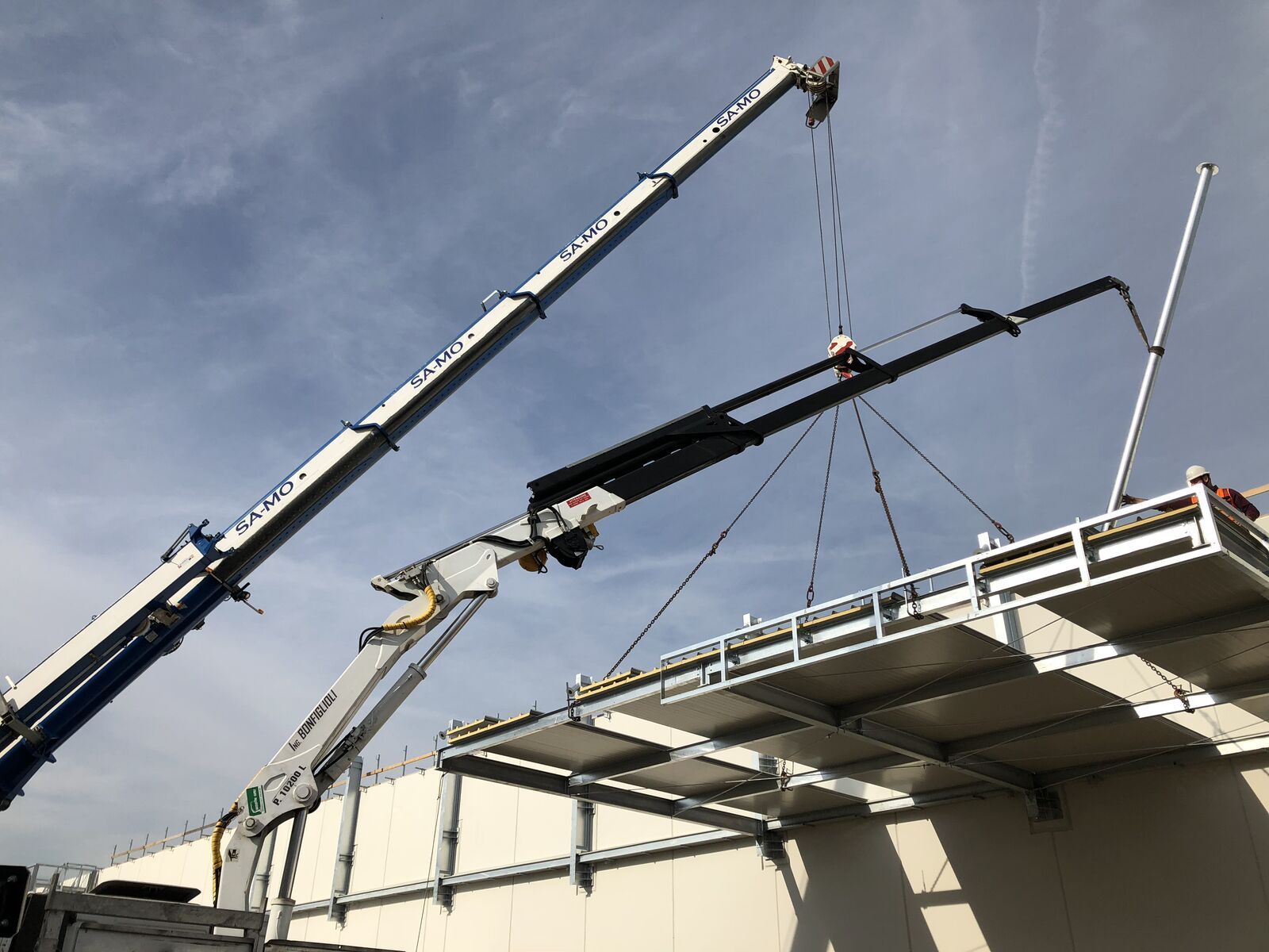 Tettoia in acciaio Effevi per Globo (102__5.JPG)