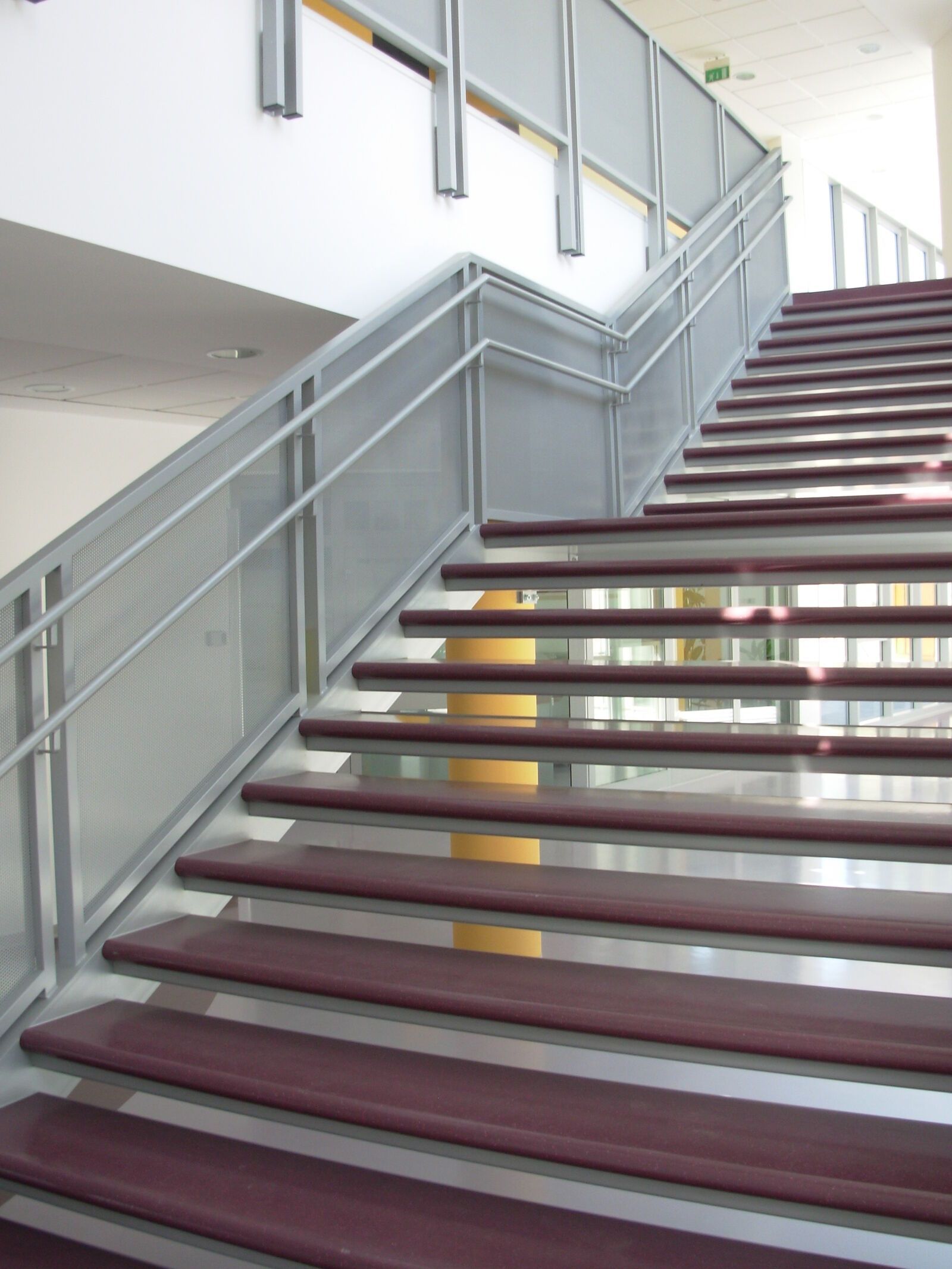 Scala di servizio architettonica Effevi per Scuola Media Giuseppe Ungaretti (116_05.jpg)